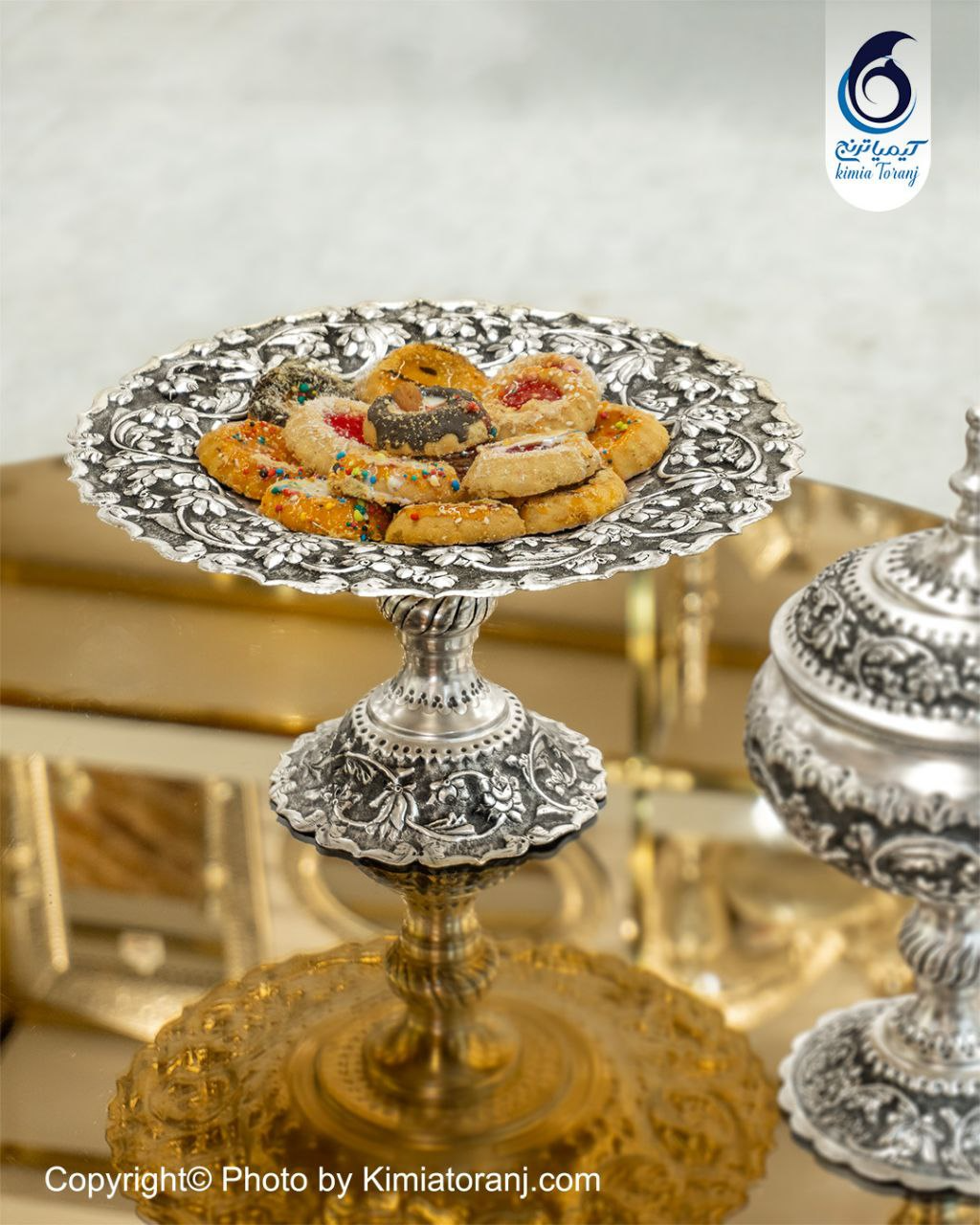 شیرینی خوری شبه نقره تک پایه قلم گل برجسته